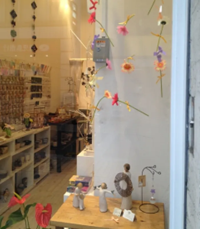 ちょっと不思議な雑貨屋さん ALALA