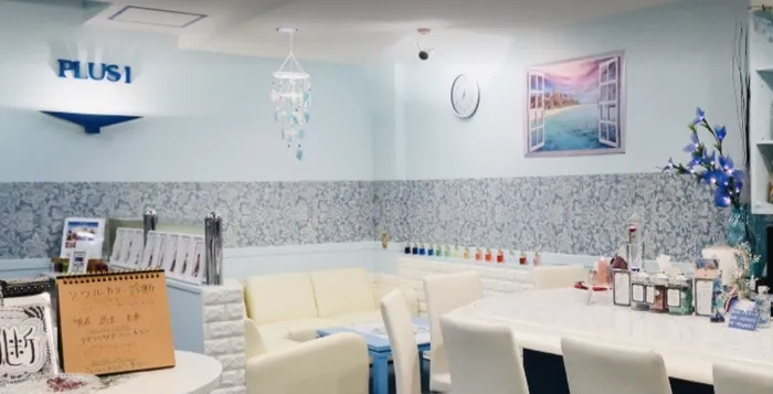 占い&Cafe Bar PLUS1（プラスワン）