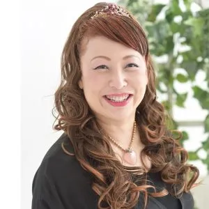 万野愛果（まんのあいか）先生