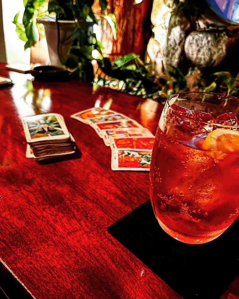 占いバー 着茶や（きさや）