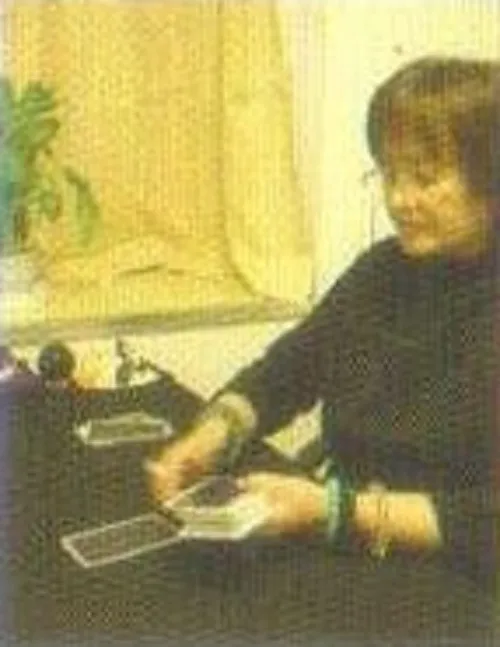 霊感・タロット占い 汐織(しおり)先生